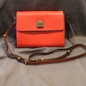 DOONEY & BOURKE PEBBLE LEATHER CROSSBODY BAG